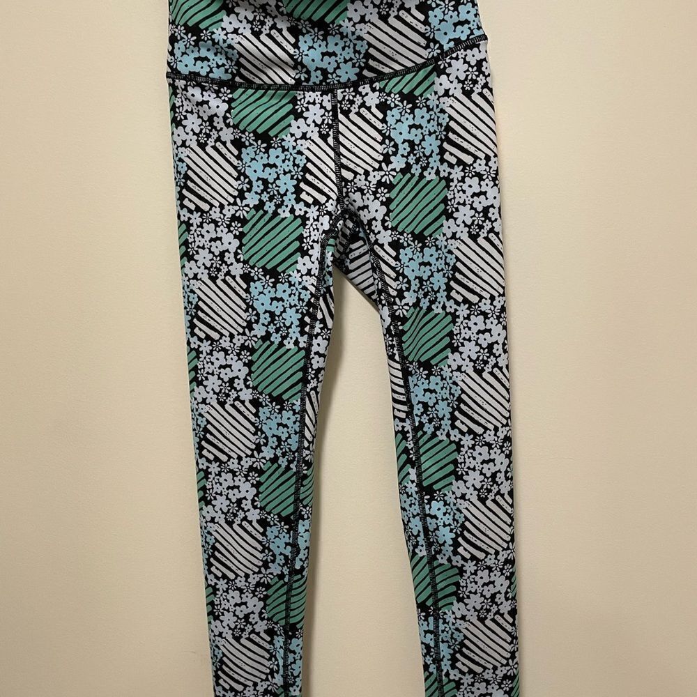 NWT FP Movement Printed Lose Control
Wrap Legging / Daisy Check size XS
NWT - Picture 8 of 12
